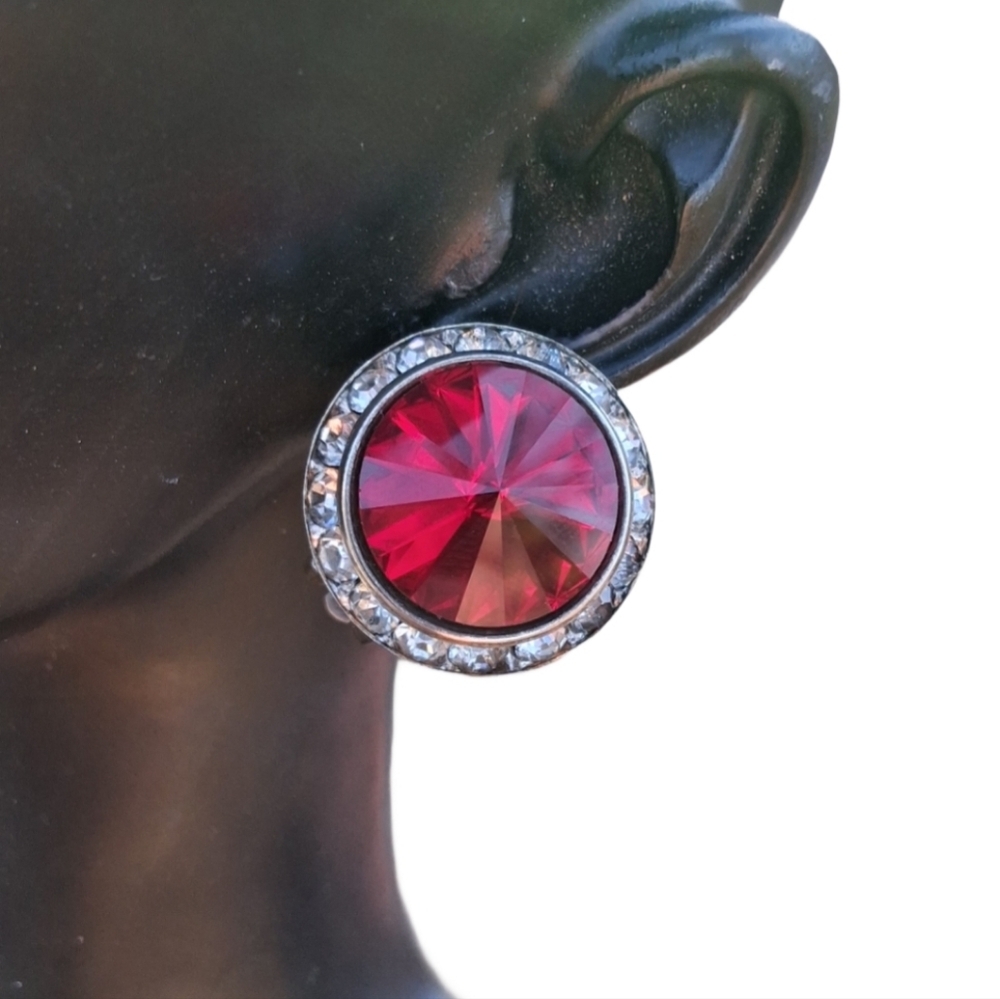 VTG Mistar Bijoux Ruby Red Sunburst Crystal Halo Clip On Earrings